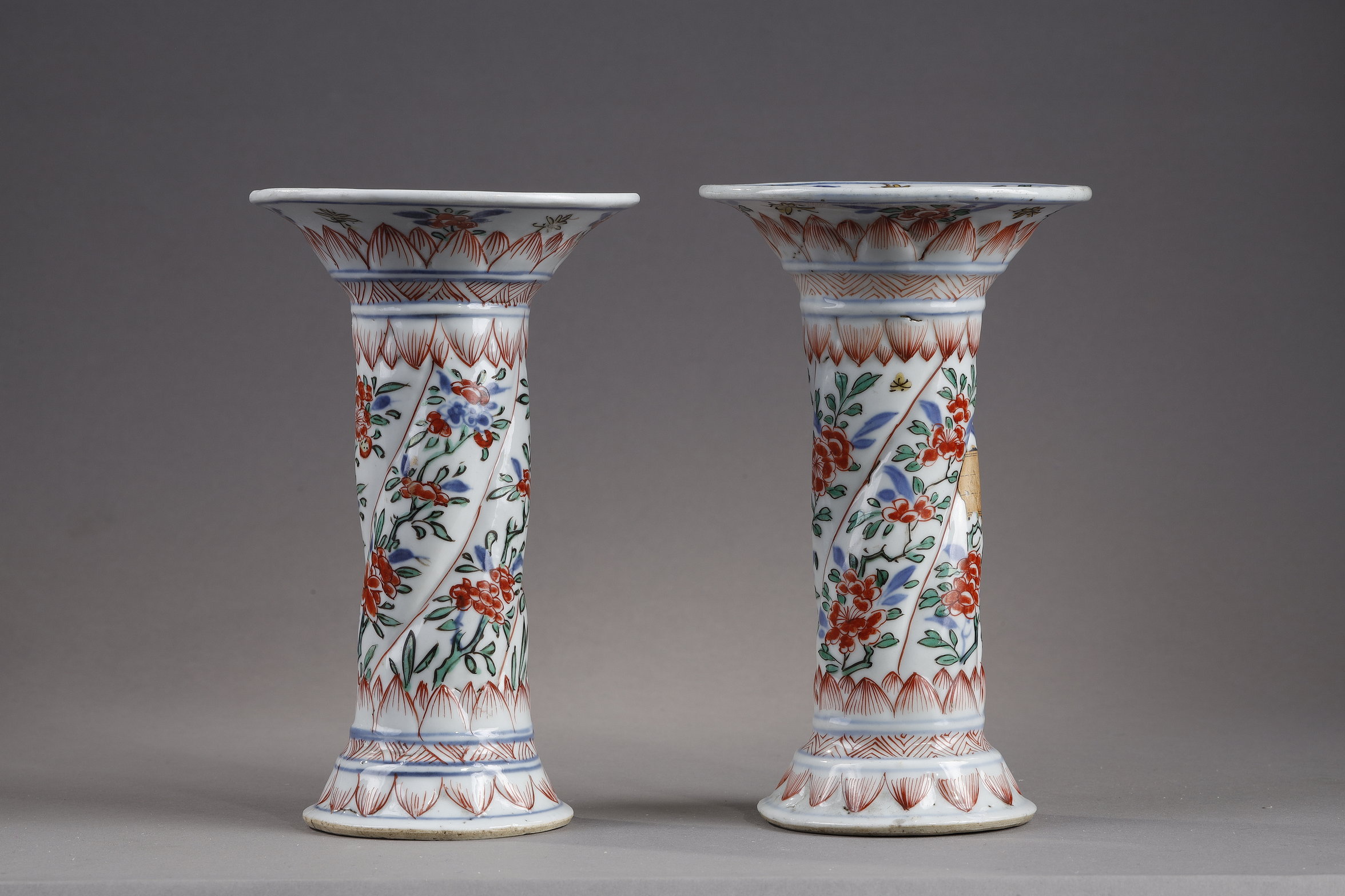 pair of small twisted porcelain vases from the Famille Verte - China Kangxi period 1662/1722